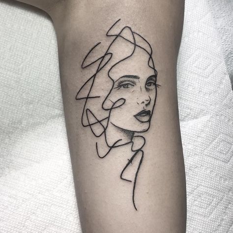 Good First Tattoos, First Time Tattoos, Linework Tattoo, Tattoo People, Cute Tattoos For Women, Small Tattoos For Guys, Line Work Tattoo, Face Tattoo, Minimal Tattoo