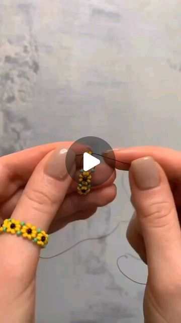 Fabrication Bracelet, Handmade Jewelry Tutorials, Beading Tutorial, Jewelry Maker, Flower Ring, Beautiful Flower, Instagram Video, Jewelry Tutorials, Beaded Embroidery