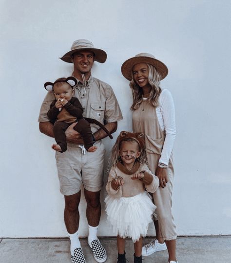 Oppenheimer Halloween Costume, Family Costume For 4, Best Couple Costumes Halloween, Family Costumes For 4, Africa Party, Best Couples Costumes, Family Is Everything, Costumes Ideas, Family Costumes