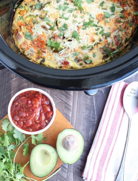 This Slow Cooker Mexican Egg Casserole recipe is easy to toss together, vegetarian & gluten free, it's great for weekday breakfasts or weekend brunch! Mexican Egg Casserole, Eggs In Crockpot, Healthy Egg Casserole, Mexican Egg, Vegetarian Breakfast Casserole, Gluten Free Brunch Recipes, Mexican Breakfast Casserole, Mexican Eggs, Slow Cooker Mexican