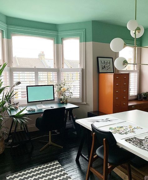 Nicola Broughton-"The Girl with the Green Sofa"Blog HomeA Colourful Victorian Semi-Max Made Me Do It Bayou Decor, Decorative Ceiling Ideas, Pink Shutters, Decorated Ceiling, Green Ceiling, Houses Decor, Colour Wallpaper, Painted Ceilings, Geometric Removable Wallpaper