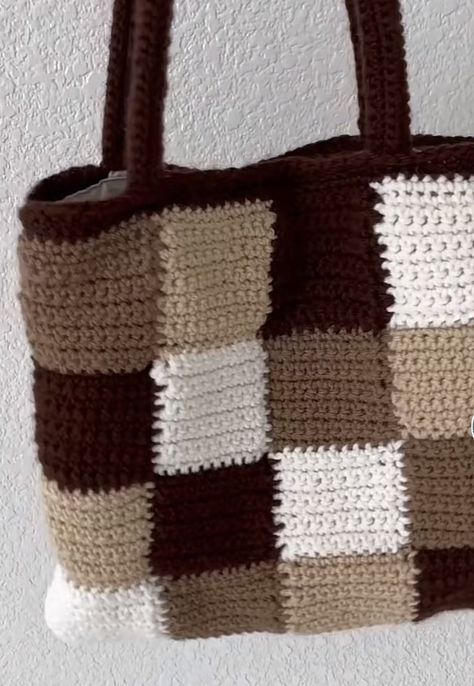 Crochet Shoulder Bags, Free Crochet Bag, Mode Crochet, Crochet Business, Crochet Design Pattern, Crochet Handbags Patterns, Crochet Fashion Patterns, Crochet Tote, Diy Crochet Projects