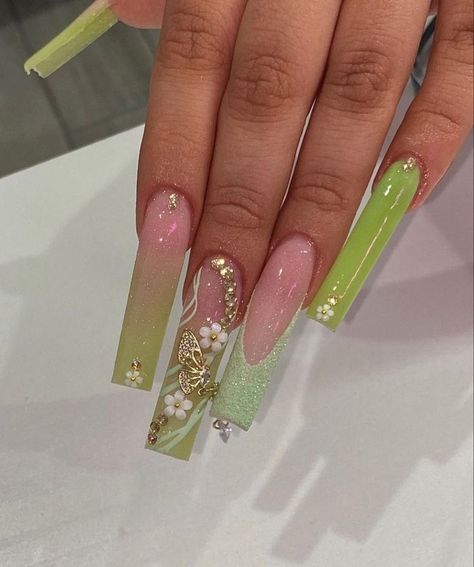 Acrylic Nail Designs Classy, Quince Nails, Quinceanera Nails, Green Acrylic Nails, Baddie Nails, Girly Acrylic Nails, Cute Acrylic Nail Designs, Glow Nails, Long Acrylic Nails Coffin