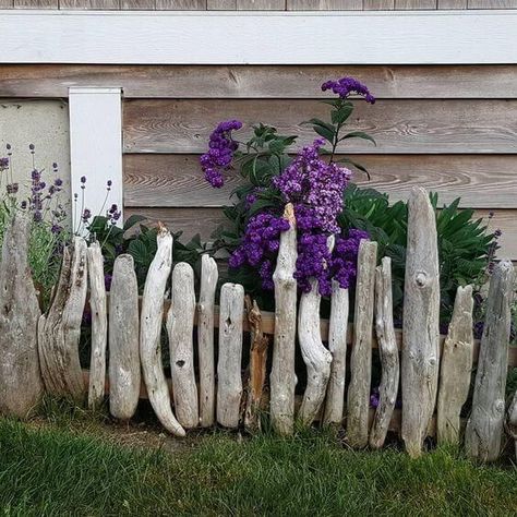 25 Easy Weekend Driftwood Garden Projects Driftwood Fence Ideas, Driftwood Landscaping, Driftwood Landscaping Ideas, Enchanted Backyard, Driftwood Fence, Flower Garden Wallpaper, Driftwood Garden, Driftwood Planters, Wallpaper Garden