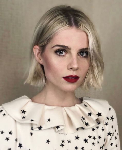 Lucy Boynton Hair, 2020 Makeup, Casual Hair, Stylish People, Lucy Boynton, Bob Hair, Brown Blonde Hair, Short Blonde, Blonde Bobs