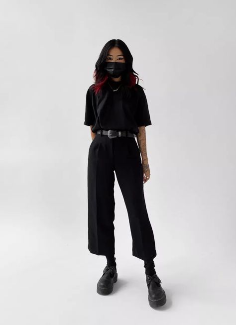 Platform Doc Marten Oxford Outfit, Doc Martens Oxfords Outfit Winter, Business Casual Outfits For Women Doc Martens, Doc Marten Bethan, Dr Martens 1461 Outfit Women Summer, Doc Martens Outfit Goth, Dr Martens Lazy Oaf, Doc Marten Bethan Outfit, Goth Doc Martens Outfit