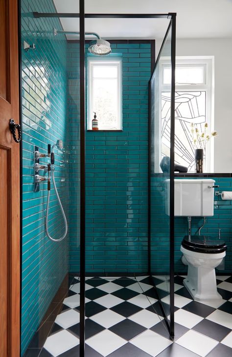 Checkerboard Bathroom Floor, Artdeco Interiors, Small Bathroom Tile Ideas, Bathroom Vibes, Bathrooms Inspiration, Small Bathroom Remodel Designs, Small Bathroom Tiles, Blue Bathroom Decor, Bathroom Shower Design