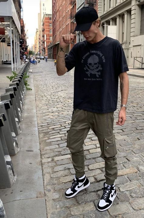 Streetwear inspo, streetwear, streetwearstyle, inspo, fashionidea, outfitidea, ootd Outfit For High School, Air Jordans Outfit, Neels Visser, Nike High Top, Top Boy, Jordan Outfit, Streetwear Inspo, Nike High Tops, Nike High