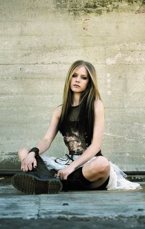 Avril Lavine Avril Lavigne 2004, Princesa Punk, Avril Levigne, Skater Girl Style, Avril Lavingne, Avril Lavigne Photos, Avril Lavigne Style, Punk Princess, Tyler Posey