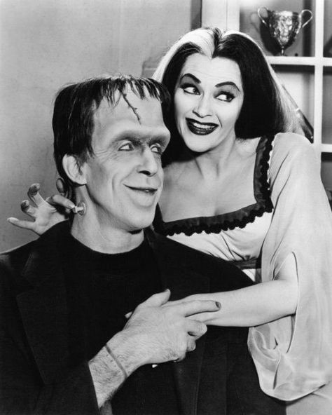 𝖌𝖍𝖔𝖚𝖑🕷 on Twitter: "𖤐Lily and Herman Munster // The Munsters (1964-1966)🖤🕷… " Munsters Tv Show, Herman Munster, The Munster, Lily Munster, Yvonne De Carlo, Classic Comedies, Family Tv, The Munsters, Frankenstein's Monster