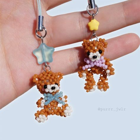 🧸𝓣𝓮𝓭𝓭𝔂 𝓑𝓮𝓪𝓻 𝓟𝓱𝓸𝓷𝓮 𝓒𝓱𝓪𝓻𝓶𝓼🧸 ❥ Available now! ✧ one of a kind pieces ✧ 𖦹 Handcrafted teddy bear charms with miyuki beads and czech… | Instagram Animal Beads, Manik Manik, Star Beads, Glass Stars, Beaded Jewellery, Beaded Animals, Miyuki Beads, Phone Charm, Fairy Core