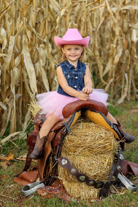 Cowgirl 2 Birthday Party, 3rd Cowgirl Birthday Party, Cowgirl Birthday Photoshoot Ideas, Toddler Cowgirl Birthday Party, Cowgirl One Year Old Party, Cowgirl 4th Birthday Party, 2nd Rodeo Birthday Party Girl, Spirit Birthday Party Ideas, Cowgirl Birthday Party Outfit