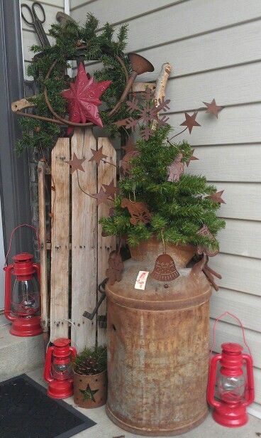 Front Porch Fall Decor Ideas, Christmas Sled Decoration, Porch Fall Decor, Primitive Christmas Decorating, Outside Christmas Decorations, Country Christmas Decorations, Fall Decor Ideas, Christmas Porch Decor, Christmas Decorations Diy Outdoor