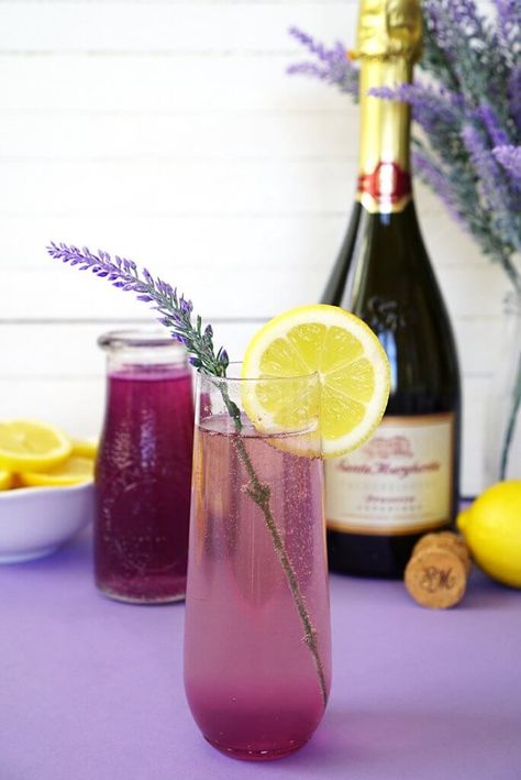 Lavender Drink, Prosecco Cocktail Recipes, Prosecco Drinks, Lavender Cocktail, Champagne Recipes Cocktails, Prosecco Cocktails, Lemonade Cocktail, Lavender Syrup, Lavender Lemonade