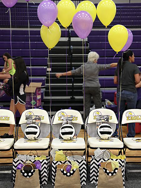 Senior Night Themes Volleyball, Volleyball Senior Night Balloon Arch, Volleyball Parents Night Ideas, Senior Night Gym Decorations Volleyball, Senior Volleyball Night Ideas, Volleyball Senior Night Decorations, Volleyball Decorations, Volleyball Banquet, Night Volleyball