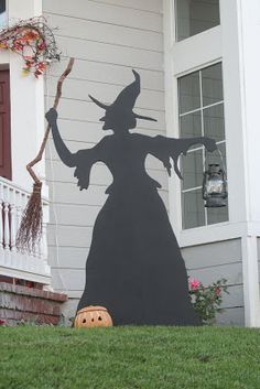 Witch 6 ft tall plywood silhouette (Martha Stewart pattern) Moldes Halloween, Halloween Camping, Baba Jaga, Witch Silhouette, Halloween Fest, Adornos Halloween, Halloween Silhouettes, Halloween Decorating, Halloween Yard