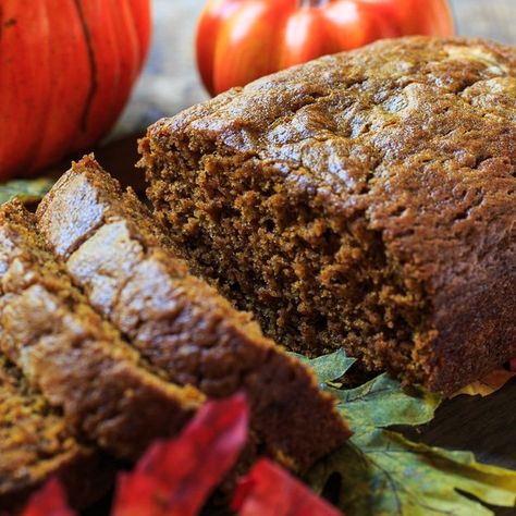 Pumpkin Food, Pumpkin Spice Bread, Spice Bread, Moist Pumpkin Bread, Pumpkin Loaf, Delish Desserts, Loaf Cakes, Hot Spices, Southern Kitchen