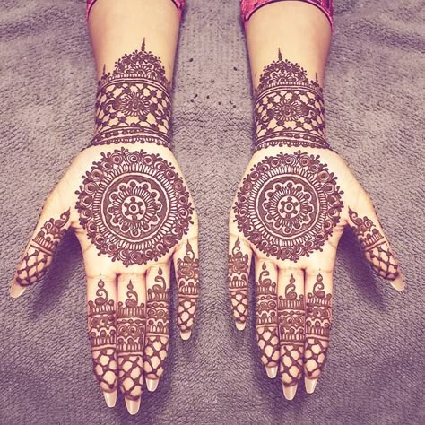 See this Instagram photo by @kashaf.henna.artistry • 223 likes Medhni Design, Maheen Khan, Mehndi Designs Finger, Henna Hand Designs, Wedding Henna Designs, Indian Henna Designs, Indian Mehndi Designs, Bridal Mehendi Designs Hands, Bridal Henna Designs