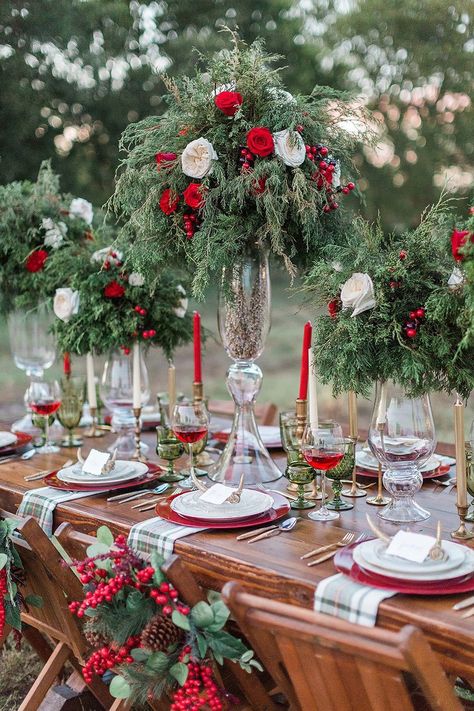 Big Overgrown Winter Centerpiece | Allyson Whitney Designs | The Dowry | Tammy Odell Photography #bridesofok #wedding #weddinginspiration #centerpiece Pointsetta Wedding Centerpieces, Christmas Themed Wedding Centerpieces, Christmas Centerpieces Wedding, Tall Christmas Centerpieces, Flower Arrangements For Christmas, Country Christmas Wedding, Kourtney Wedding, Xmas Wedding Ideas, Bridal Checklist