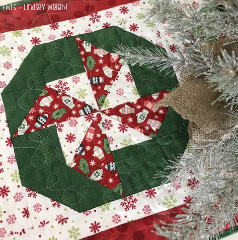 Chritmas Table, Table Runner Free Pattern, Christmas Runners, Christmas Stitchery, Autumn Quilts, Quilt Crafts, Christmas Table Runner Pattern, Quilted Table Runners Christmas, Christmas Quilting Projects