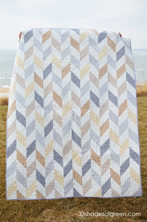 Deco Quilts, Neutral Colored Quilt, Chevron Quilt Tutorials, Monochromatic Quilt, Chevron Quilt Pattern, Neutral Baby Quilt, Low Volume Quilt, Braid Quilt, Herringbone Quilt