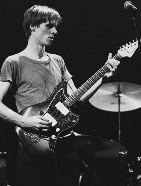 Television Band, Tom Verlaine, Musician Photos, Types Of Genre, Mens Medium Length Hairstyles, Dont Look Back, Band Photos, Alternative Music, Music People