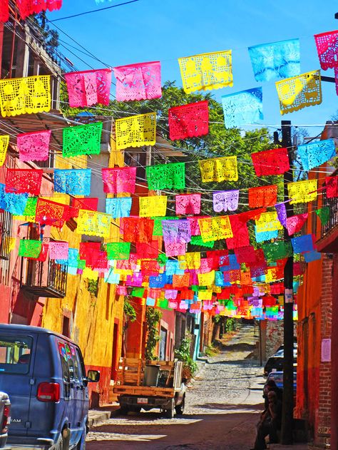 Papel picado add color and life in Mexican street! Aztec Ruins, Mexican Heritage, Mexico Culture, Mexico Art, Mexican American, Tulum Mexico, Mexican Culture, Mexican Style, Salvador Dali