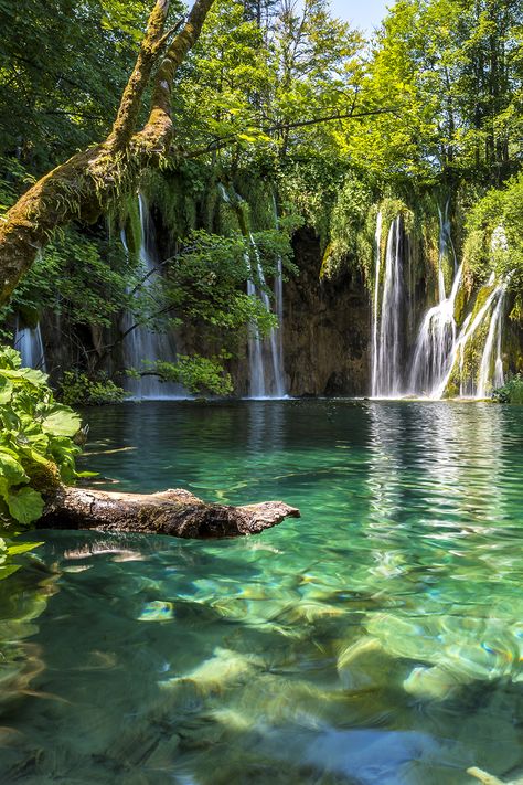 Croatia Itinerary, Plitvice Lakes National Park, Plitvice Lakes, Dream Travel Destinations, Beautiful Waterfalls, Beautiful Places To Travel, Beautiful Places To Visit, Nature Aesthetic, Pretty Places