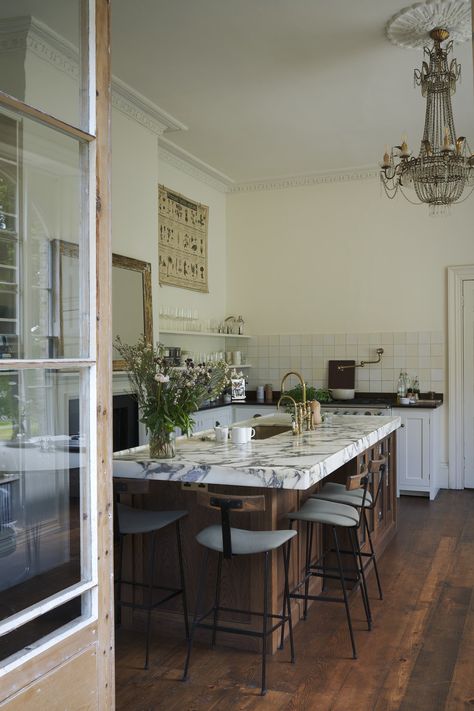 Vintage Classic English Kitchen, Wall Cupboards, Devol Kitchens, Loft Kitchen, Wood Island, Heirloom Furniture, English Kitchens, French Kitchen, Shaker Kitchen