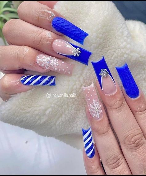 Nails 2023 Winter, 2023 Winter Nails, Blue Christmas Nails, Ballet Christmas, Accent Nail Designs, Xmas Nail Art, Exotic Nails, Christmas Nails Acrylic, Nails 2023