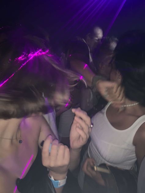 Party Profile Pictures, 2015 Party Aesthetic, Party Making Out Aesthetic, Club Aethstetic, People Partying Club, Chaotic Party Aesthetic, Club Bouncer Aesthetic, Clubbing Nightclub Aesthetic, Xylo In Bgc Party Night