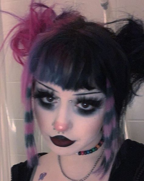 Hairstyles Alt, Soft Grunge Hair, 90s Grunge Hair, Drag Make-up, Short Grunge Hair, Alt Makeup, Smink Inspiration, Hair Streaks, Alternative Makeup