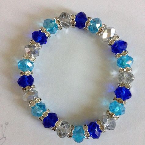 Simple Crystal Bracelet, Trendy Jewelry Ideas, Blue Bracelets, Girly Bracelets, Flower Resin Jewelry, Crystal Bead Jewelry, Bracelets Ideas, Pearl Necklace Designs, Beads Bracelet Design