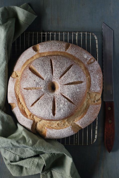 Cottage Loaf Recipe, Cottage Bread, White Bread Loaf, Cottage Loaf, French Brioche, Round Bread, Cornish Cottage, Bread Winners, Early American Style