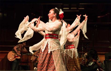 Tari Lenso, Maluku United World College, Tari Tradisional, Maluku Islands, Cultural Dance, Traditional Dance, Nct Taeyong, Manado, Malang, Batik