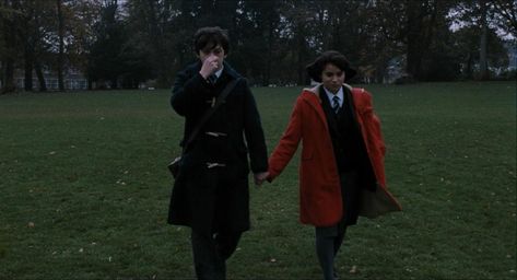 submarine, alex turner, arctic monkeys, indie, indie style, indie movie, coming of age, movie, hopeless romantic, romance, teen love, teenage dream life, piledriver waltz, cute couple goals, vision board manifestation Submarine Aesthetic, Submarine Film, Oliver Tate, Indie Academia, Submarine 2010, Submarine Movie, Richard Ayoade, Requiem For A Dream, Movie Shots