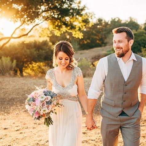 Vintage Groomsmen Attire, Groom Attire Rustic, Rustic Groomsmen Attire, Casual Groom Attire, Beach Wedding Groom, Wedding Groomsmen Attire, Groom And Groomsmen Suits, Casual Grooms, Casual Wedding Attire