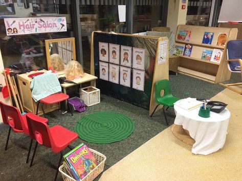 Miss Atkinson on Instagram: “Hairdressers role play area for the first week back 💆‍♀️💇‍♀️💇‍♂️💆‍♂️🚿 #hairdresser #roleplay #hairdressers #invitationtoplay #eyfs…” Body Kindergarten, Role Play Areas Eyfs, Play Wall, Hair Dressers, Kids Salon, School Library Displays, Community Helpers Theme, Role Play Areas, Play Corner