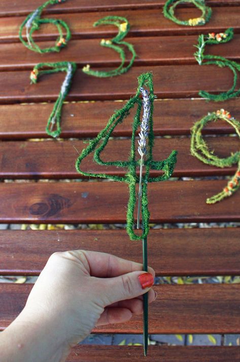 DIY Living Table Numbers Table Numbers Wedding Diy, Diy Table Numbers, Wire Table, Plant Stakes, Reception Tables, Wedding Showers, Wedding Numbers, Wedding Venue Decorations, Floral Arrangements Wedding