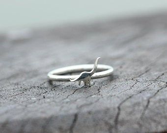 Dinosaur Ring, Dinosaur Jewelry, Fossil Ring, Zierlicher Ring, Casual Jewelry, Friendship Bracelets Diy, Meaningful Jewelry, Ring Minimalist, Ring Dainty