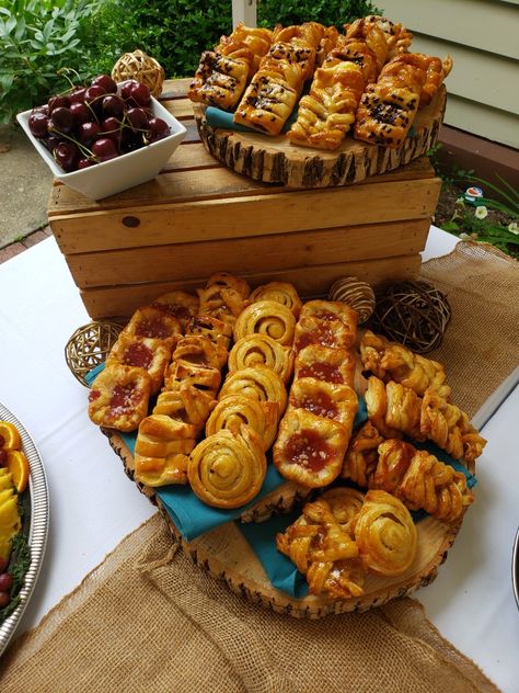 Danish & Pastry Platter Assorted Pastries Platter, Pastries Breakfast Platter, Pastry Buffet Display, Pastry Display Party, Pastry Bar Ideas, Breakfast Pastry Platter, Bakery Catering Ideas, Pastries With Parents Decorations, Breakfast Pastry Charcuterie Board