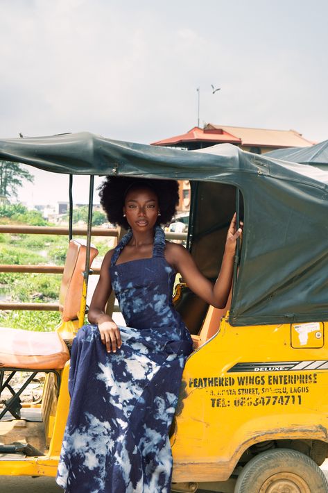 Keke napep editorial on the streets of lagos African Street Photography, Zanzibar Photoshoot, African Photoshoot Ideas, Senegal Aesthetic, Crazy Photoshoot Ideas, Keke Napep, African Street Style, Africa Beauty, Nigerian Culture