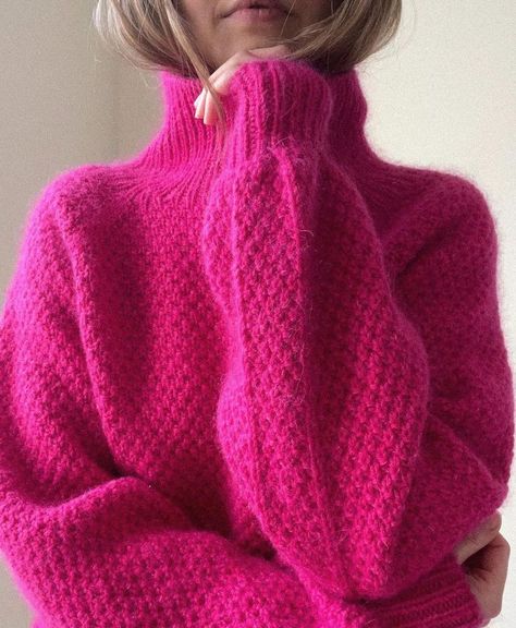 Sweater Pattern Free, Hot Pink Sweater, Crochet Patterns Free Beginner, Knit Vest Pattern, Oversize Pullover, Moss Stitch, Thick Sweaters, Crochet Patterns For Beginners, Diy Knitting