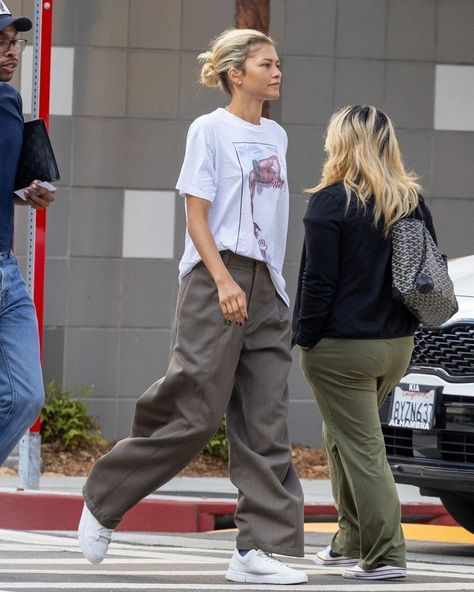 @Zendaya may be one of the biggest Gen Z stars in Hollywood, but the tried-and-true styling trick she was recently spotted in is borrowed straight from the millennial playbook. Tap the link in our bio for details. Zendaya Street Style, Zendaya Maree Stoermer Coleman, Zendaya Outfits, Zendaya Style, Sister Outfits, White Graphic Tee, Baggy Trousers, Zendaya Coleman, Black Slacks