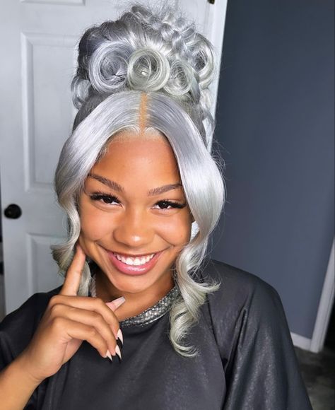 La Hairstyles, Lastest Hair Styles, Silver Wigs, Cute Prom Hairstyles, Black Hair Updo Hairstyles, Bad Dresses, High Ponytail Hairstyles, Frontal Wig Hairstyles, Grey Wig