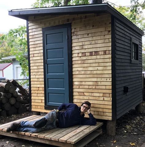 Budget was his biggest challenge: "I built this sauna for $1000 by looking on Craigslist all day for materials" | Saunatimes Sauna And Shed Combo, Building A Sauna Outdoor, Sauna Diy Outdoor, Homemade Sauna, Rustic Saunas, Backyard Sauna, Outdoor Sauna Kits, Bicycle Storage Shed, Autumn Drive