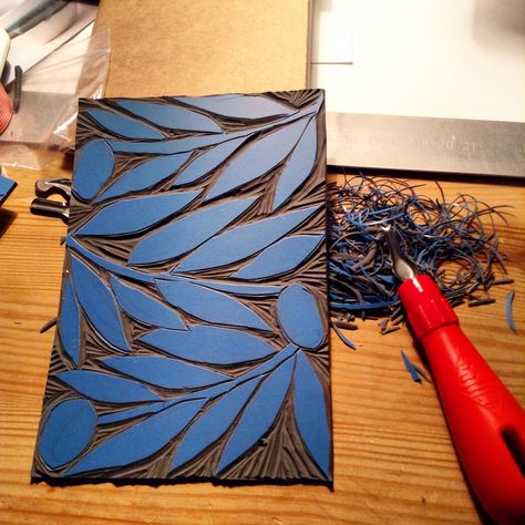 Easy Linocut, Linoleum Printmaking, Leaf Print Art, Relief Printmaking, Linoleum Block Printing, Linocut Printmaking, Lino Art, New Template, Stamp Carving