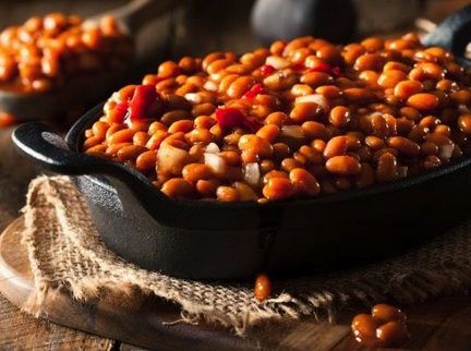 Check out this copycat recipe for Paleo Bush's Baked Beans!! Maple Baked Beans Recipe, Chicken Main Course, Maple Baked Beans, Canned Baked Beans, Tacos Mexicanos, Homemade Baked Beans, Casserole Side Dishes, Boston Baked Beans, Vegan Slow Cooker