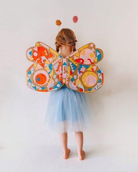 Cardboard Butterfly, World Book Day Activities, World Book Day Outfits, Cute Wings, World Book Day Ideas, Teacher Costumes, World Book Day Costumes, Diy Wings, Book Day Costumes