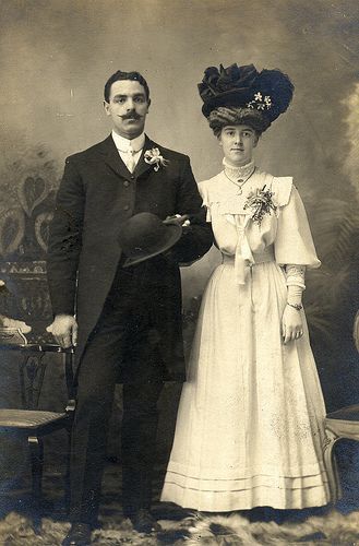 Victorian Wedding Portrait, Edwardian Wedding, Victorian Couple, Vintage Brides, Vintage Wedding Photos, Vintage Couples, Vintage Weddings, Victorian Wedding, Vintage Bride